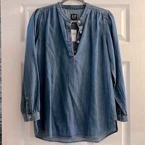 NWT Gap women’s denim Henley top, size M